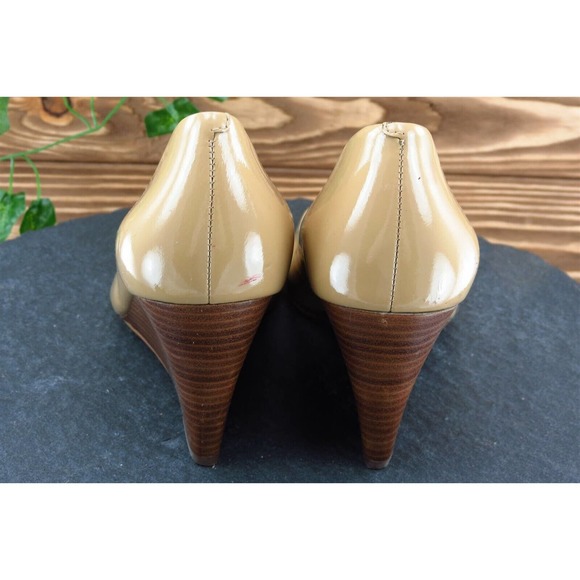 Via Spiga Size 9 M Beige Almond Toe Wedge Patent Leather Women - Picture 5 of 7